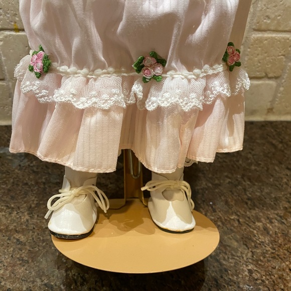 Bundle of 2 Vintage Brinn’s Porcelain Dolls - Picture 7 of 16